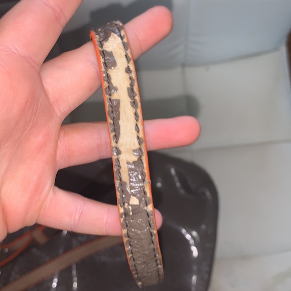 Guess Cross Body Purse - Picture 5 of 5